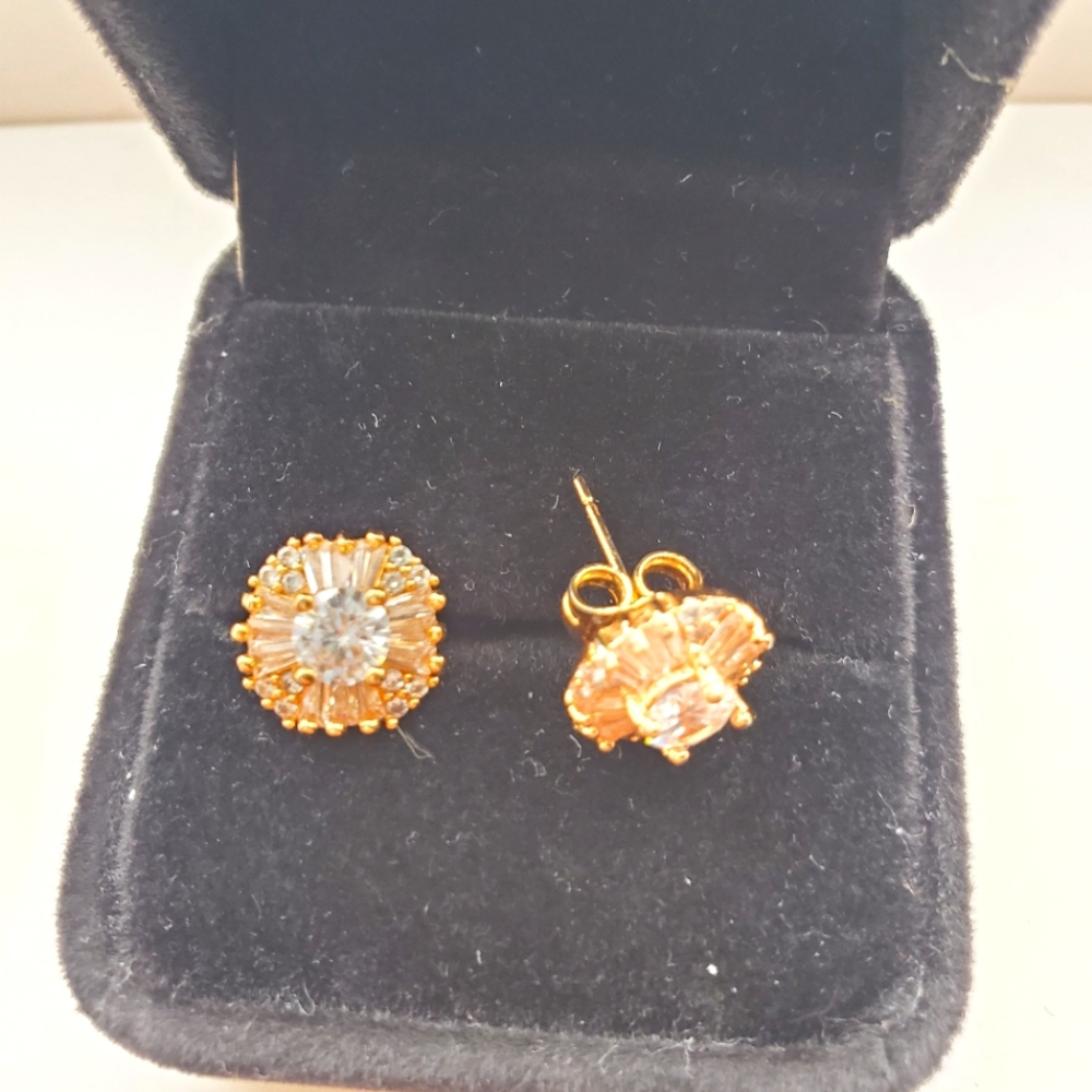 💥💥💥SOLD💥💥💥Beautiful Earrings 10k Gold Plated